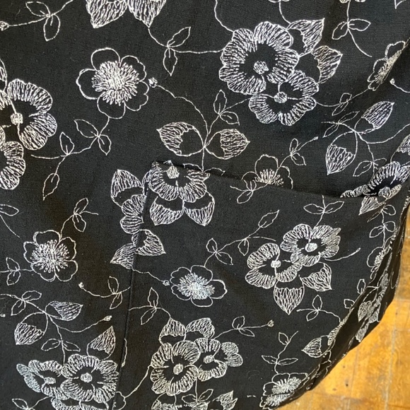 Black and white botanical/floral  oversize blazer - Picture 4 of 9